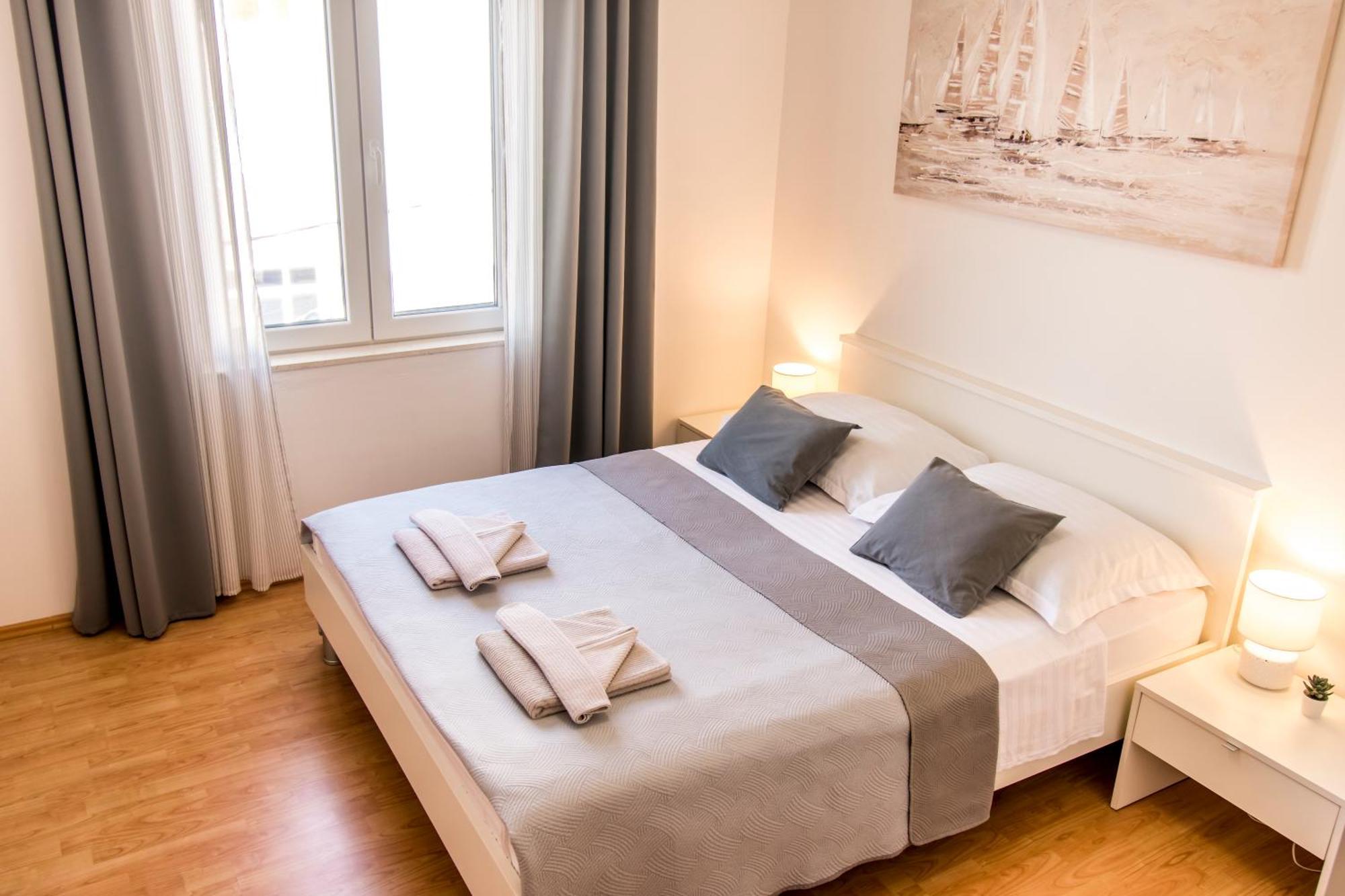 Apartments Curic โตรกีร์ ภายนอก รูปภาพ