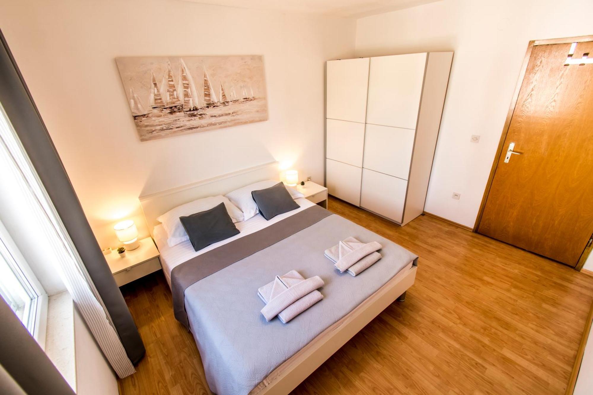 Apartments Curic โตรกีร์ ภายนอก รูปภาพ