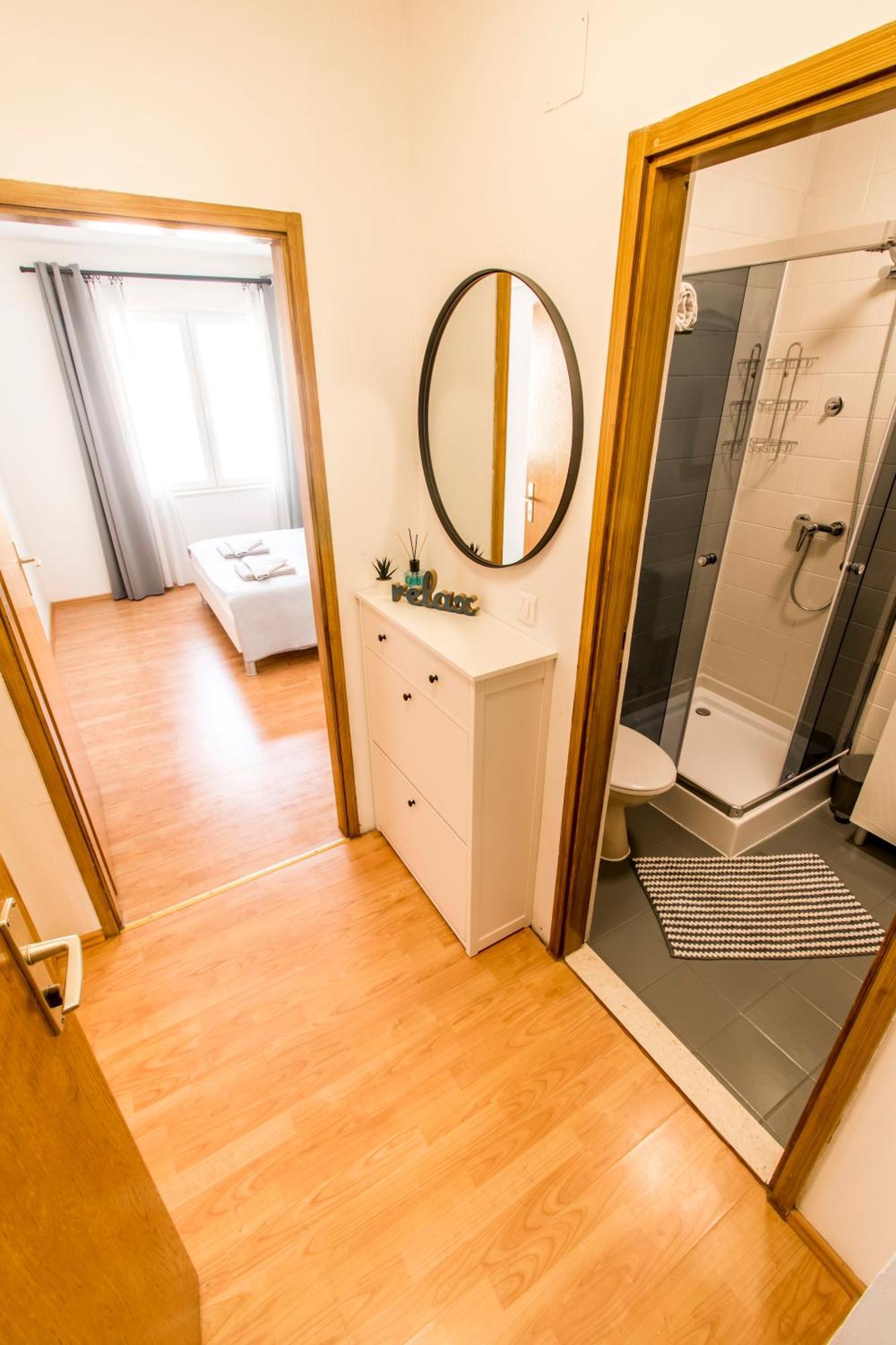 Apartments Curic โตรกีร์ ภายนอก รูปภาพ