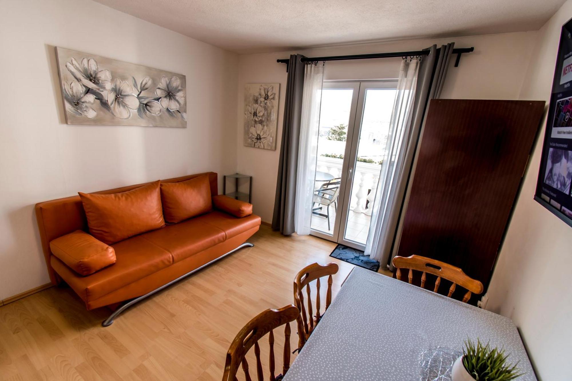 Apartments Curic โตรกีร์ ภายนอก รูปภาพ