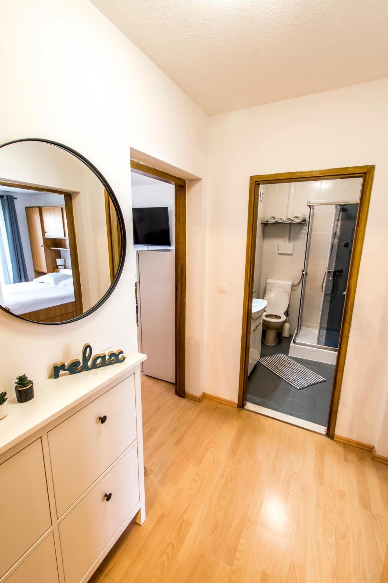 Apartments Curic โตรกีร์ ภายนอก รูปภาพ